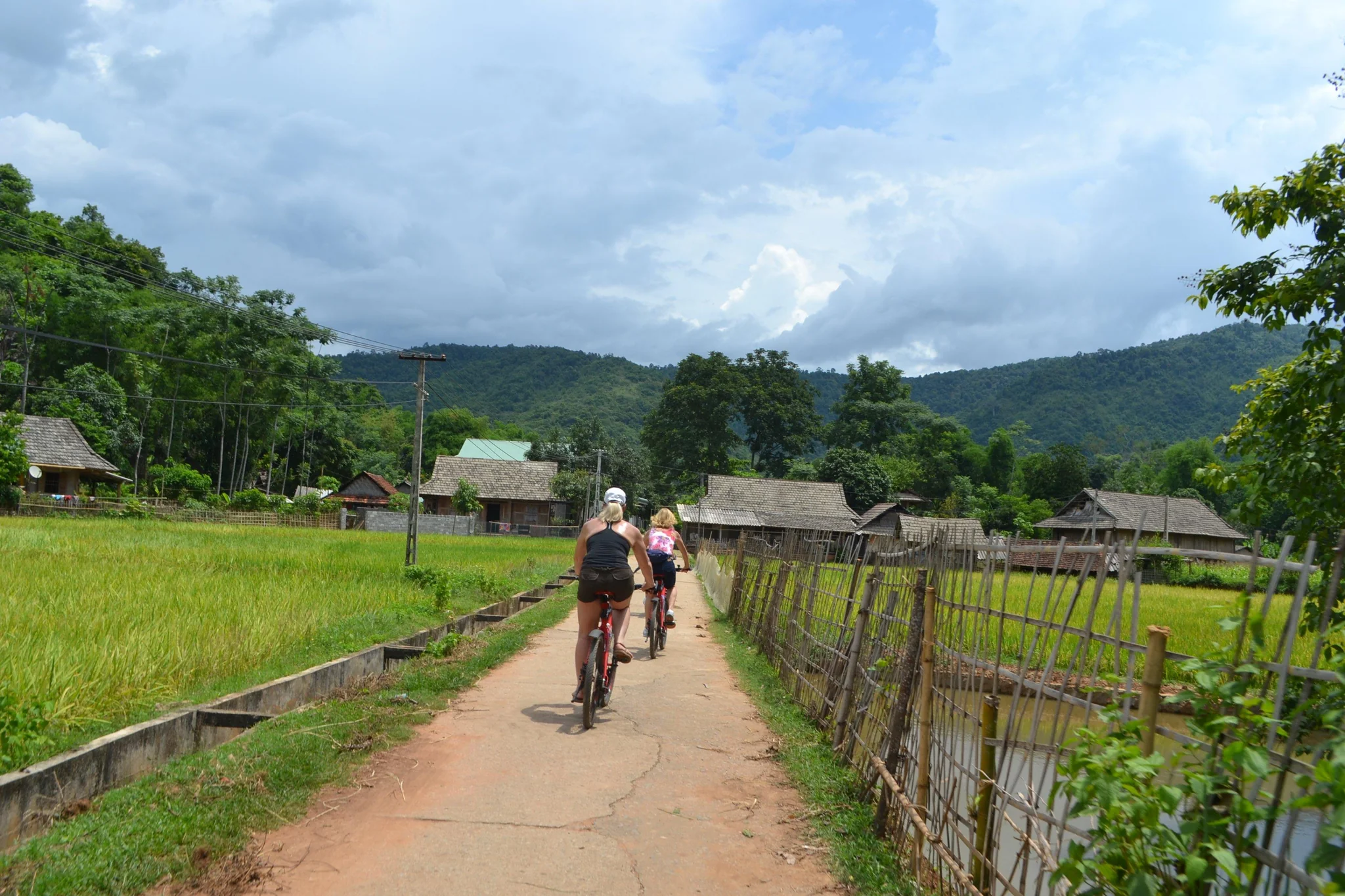1776567181_cross border cycling Vietnam Laos.webp